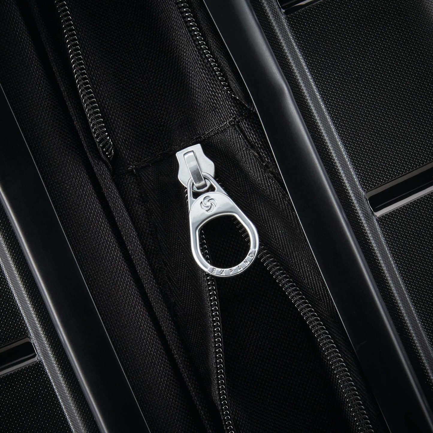 Freeform 28" Hardside Spinner Black