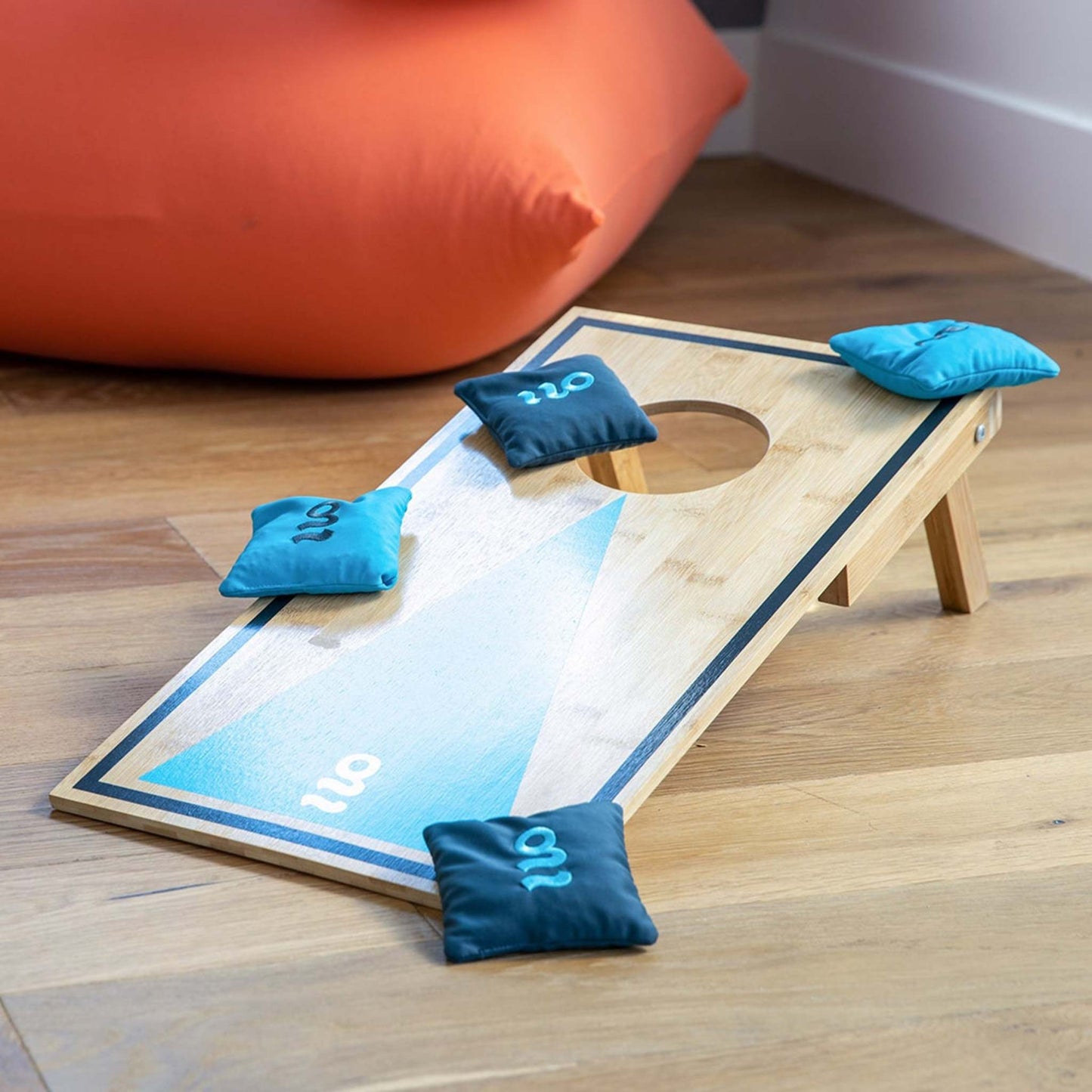 INDOOR CORNHOLE BAGS GAME
